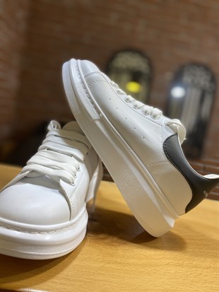 Beyaz Siyah Ayakkabı